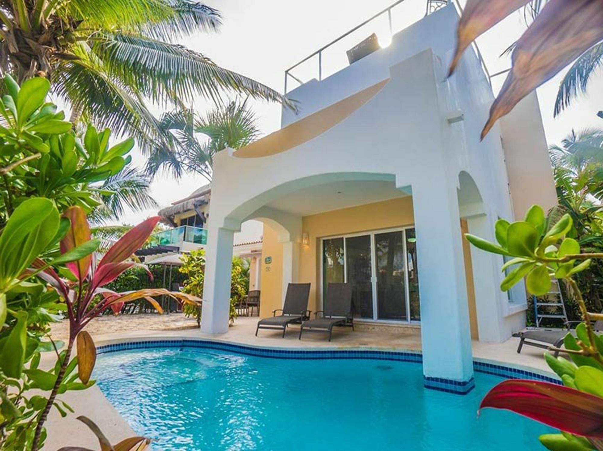 Villa Paraiso By Chezplaya