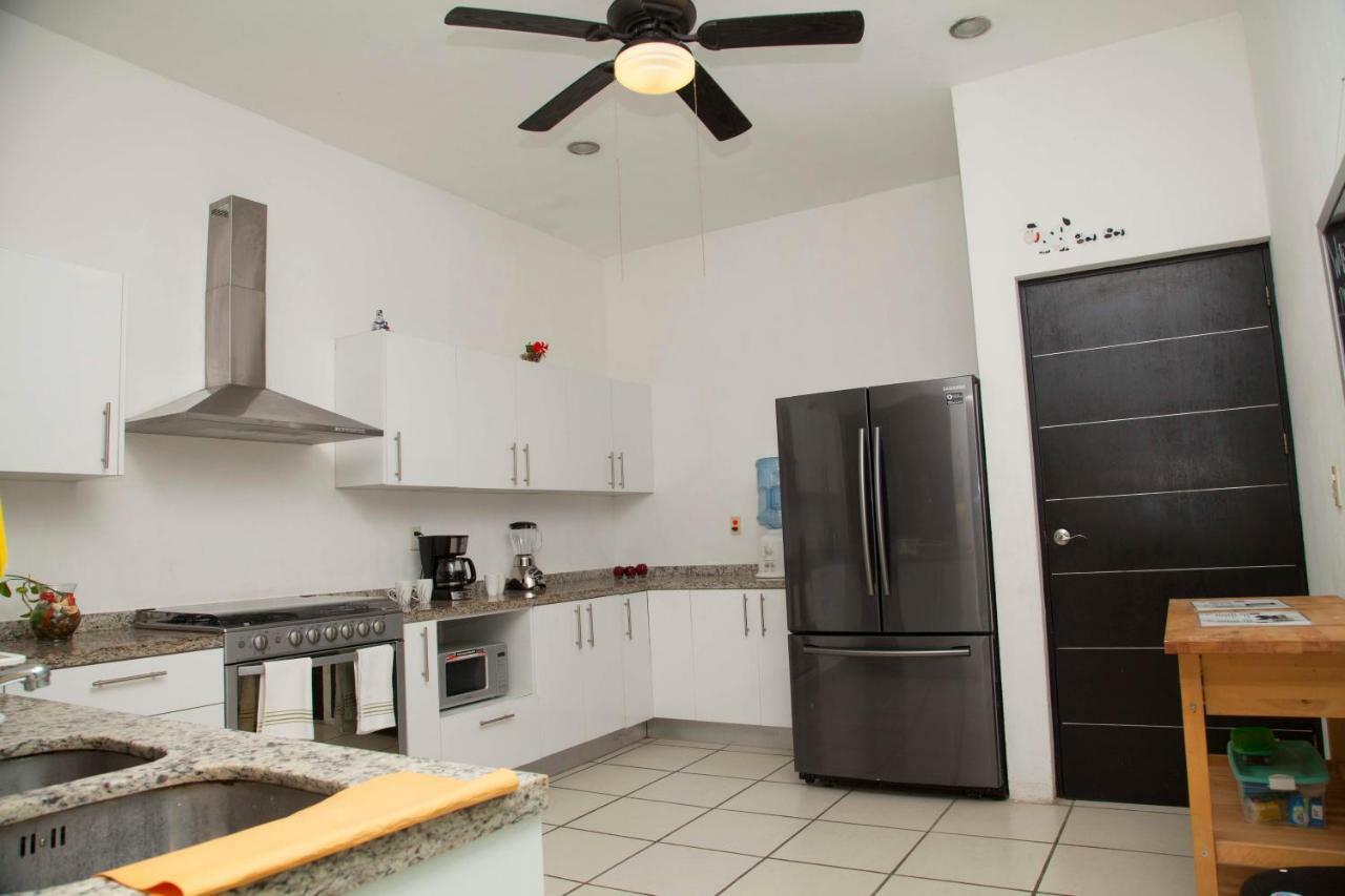 Beautiful Private For 16 Pax With Garden, Bbq And Pool, Casa de férias Playa del Carmen