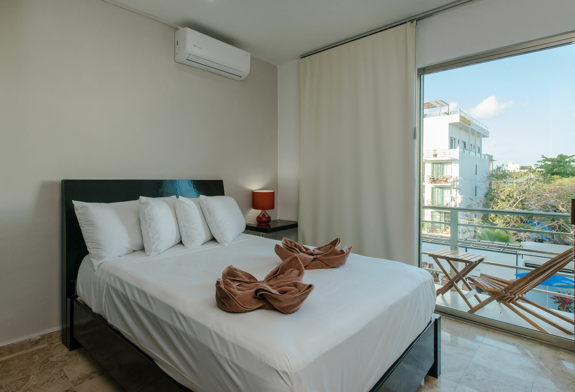 Coral Blue Condohotel Khách sạn