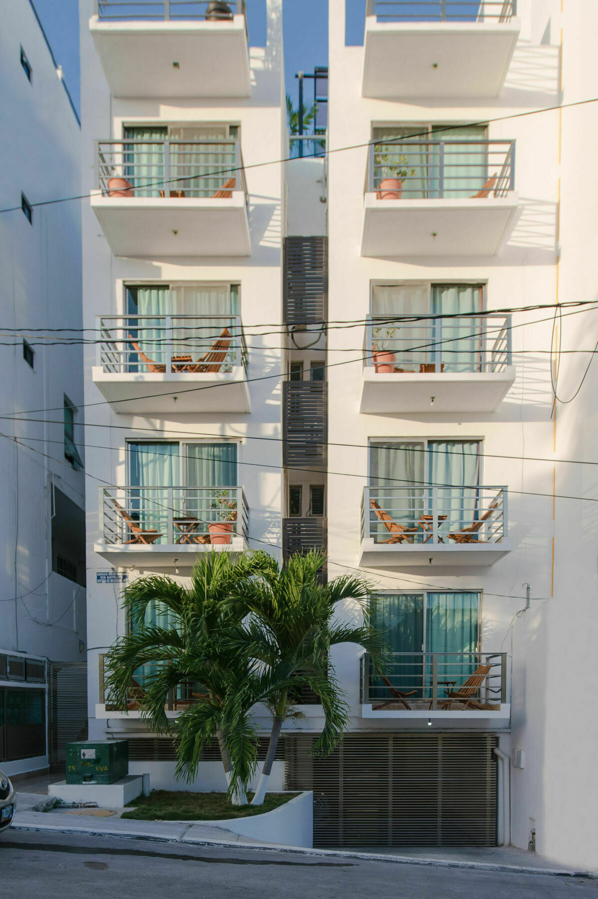 Khách sạn Coral Blue Condohotel 3*