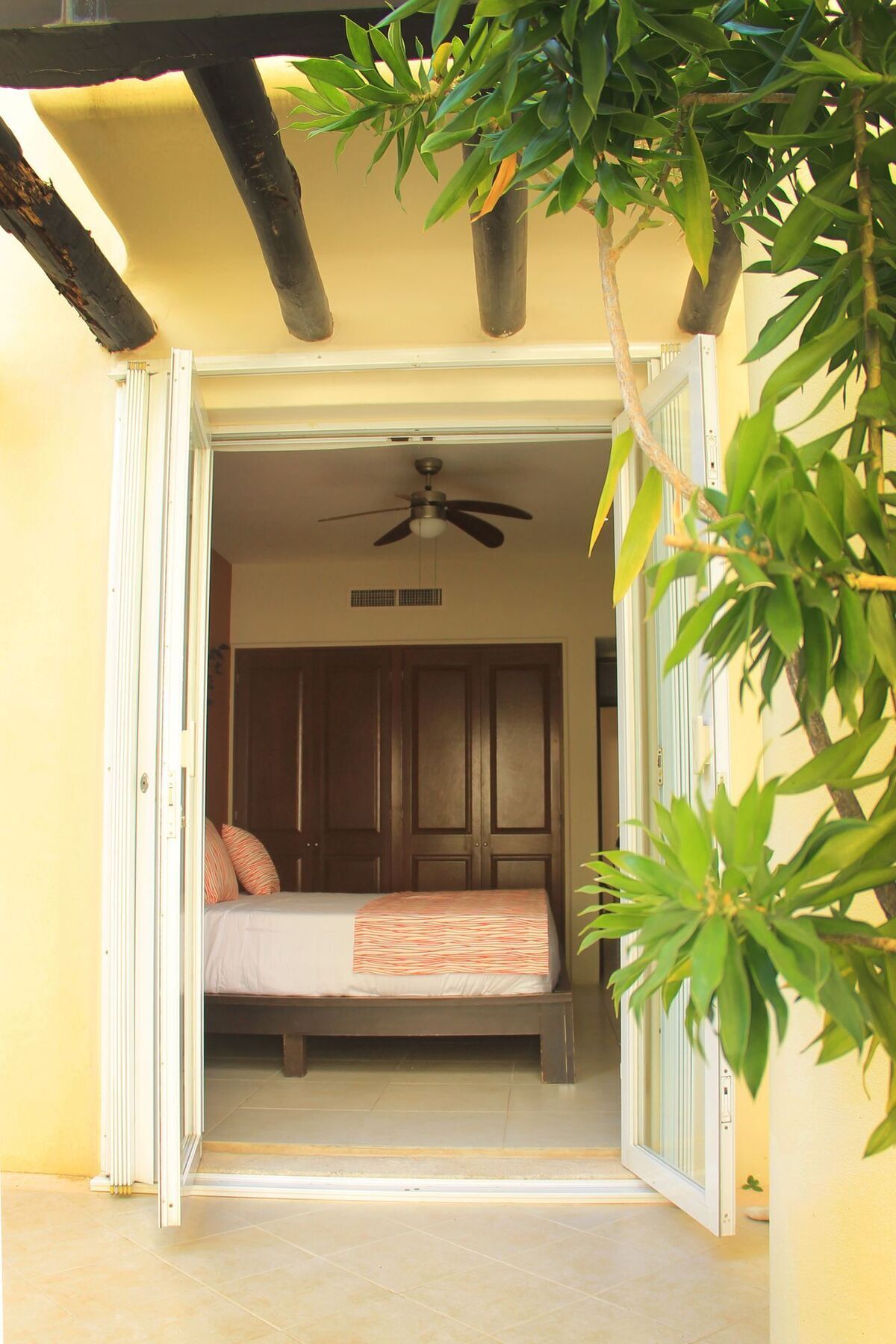 Luna Maya Free Access To Club Apartamento