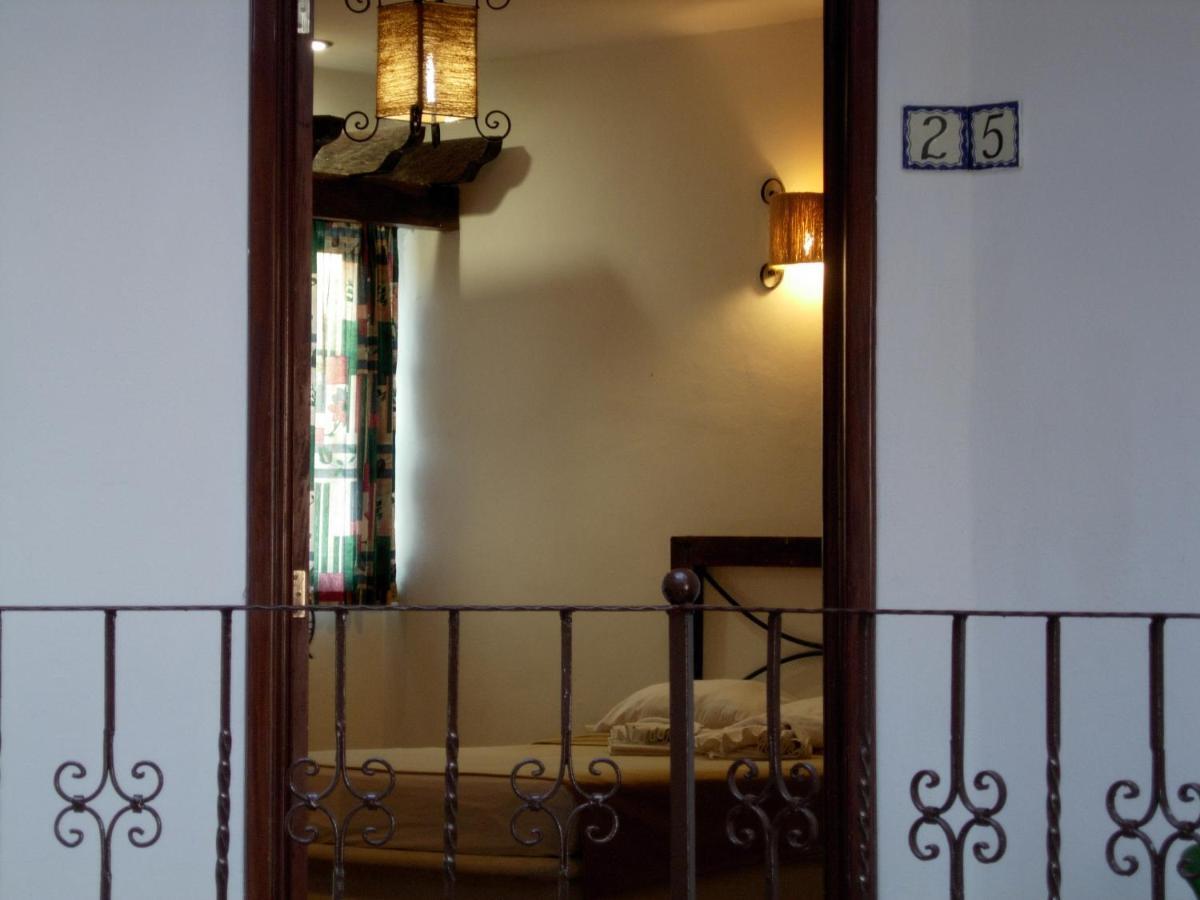 Khách sạn Alux