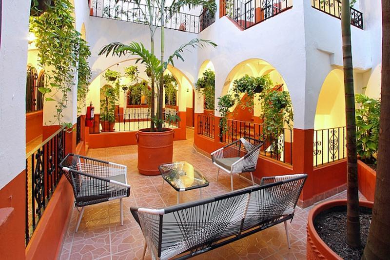 Khách sạn El Patio Playa del Carmen