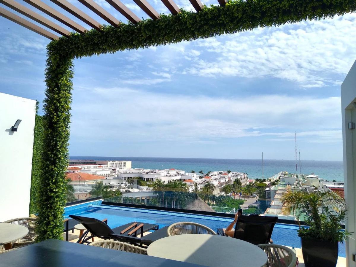 Ocean View From The Rooftop Pool Only One Block To The Beach, For 2 * Playa del Carmen