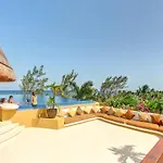 Fabulous Playa Getaway At 38Th And Beach Plus 2 Pools Onsite
