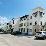 Amplio Apartamento De 2 Dormitorios En Playa Del Carmen