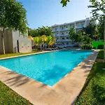 Luxury Apartment With Poll