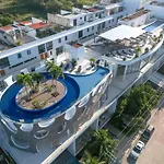 Spacious Condo 200M From Beach & 5Th Ave