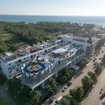 Spacious Condo 200M From Beach & 5Th Ave