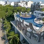Spacious Condo 200M From Beach & 5Th Ave
