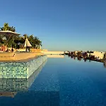 1Br Luxury Loft - 2 Pools - Gym -Near Beach