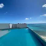 Ocean Front! Amazing Rooftop Pool, Walk To Fifth!