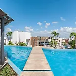 Bello Estudio A 400M De La Playa