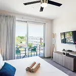 Luxury Studio With Kitchen Ac Gym Pools Cinema