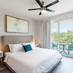 Luxury Studio With Kitchen Ac Gym Pools Cinema
