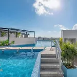 Private Room In Top Location With Pool Gym And Cinema