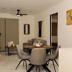 Disfruta Del Paraiso En Casa Tres Hojas
