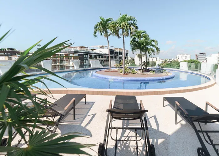 Spacious Condo 200M From Beach & 5Th Ave