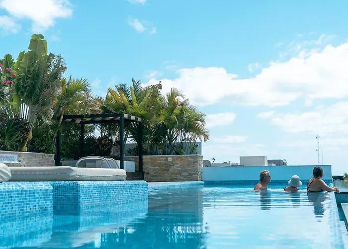 1Br Luxury Loft - 2 Pools - Gym -Near Beach