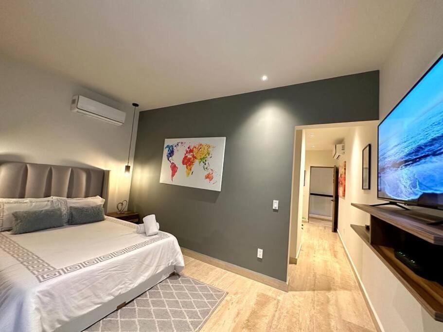 Pool View / Rooftop Pool, Jacuzzi, Gym & Bar Apartment *