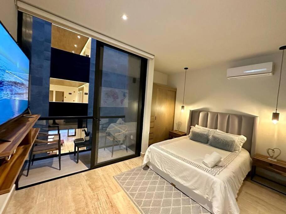 Apartment Pool View / Rooftop Pool, Jacuzzi, Gym & Bar *