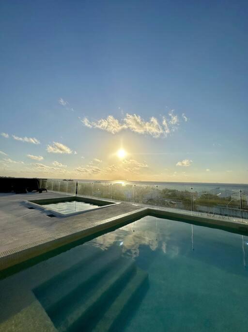 Apartment Pool View / Rooftop Pool, Jacuzzi, Gym & Bar Playa del Carmen