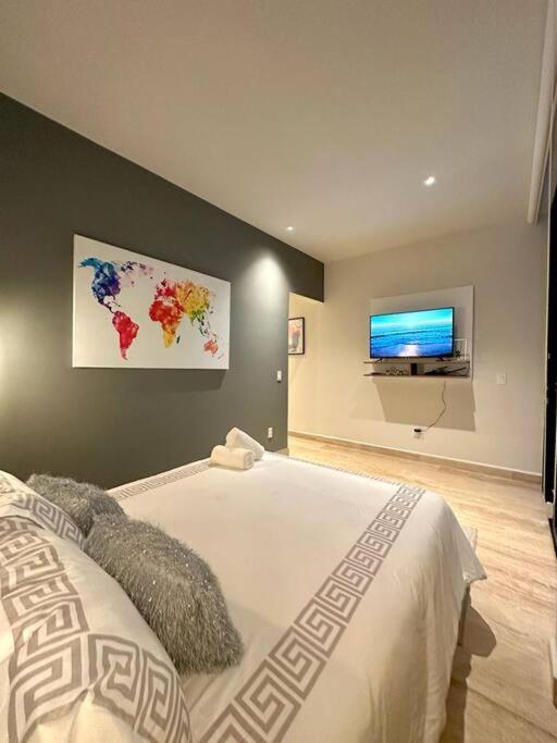 Apartment Pool View / Rooftop Pool, Jacuzzi, Gym & Bar