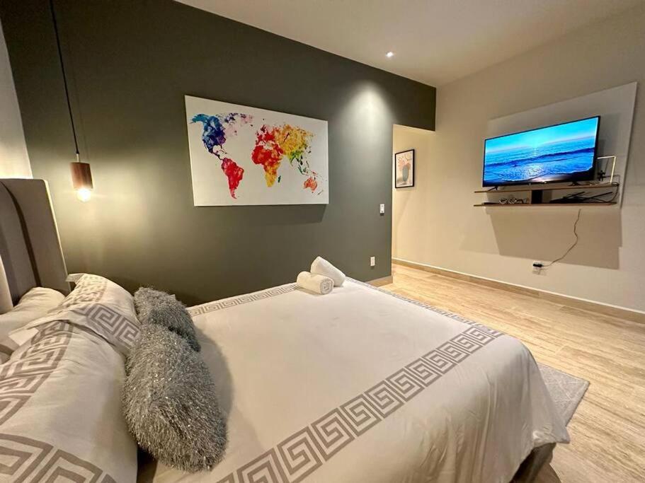 Pool View / Rooftop Pool, Jacuzzi, Gym & Bar Apartment