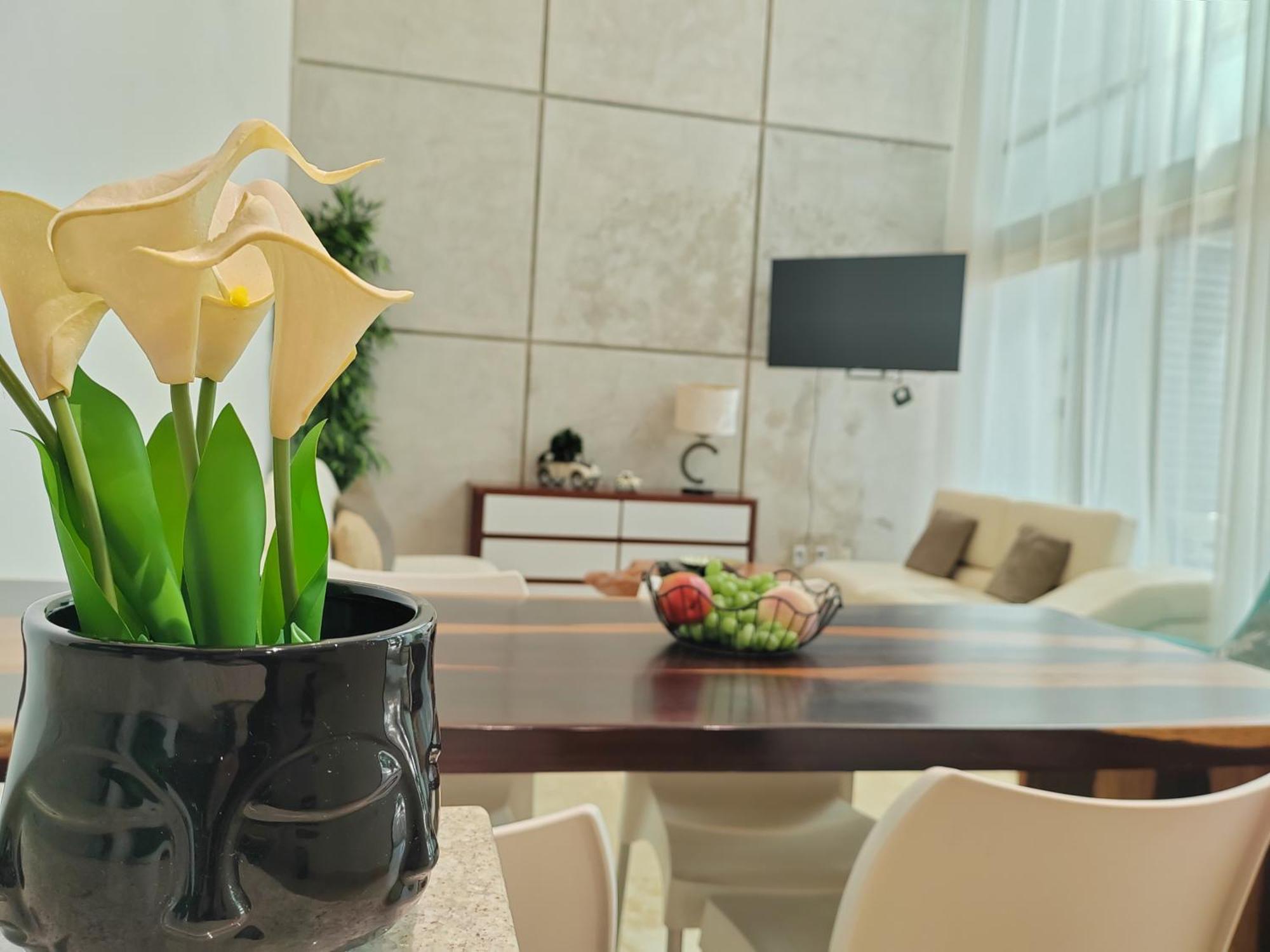 Căn hộ Luxurious & In Playa Steps From The *