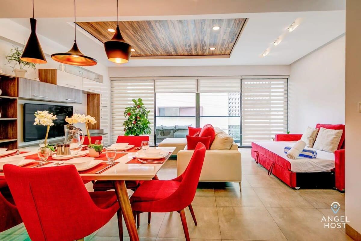 With Amenities Sleeps 8 Roof Pool Gym Holiday home