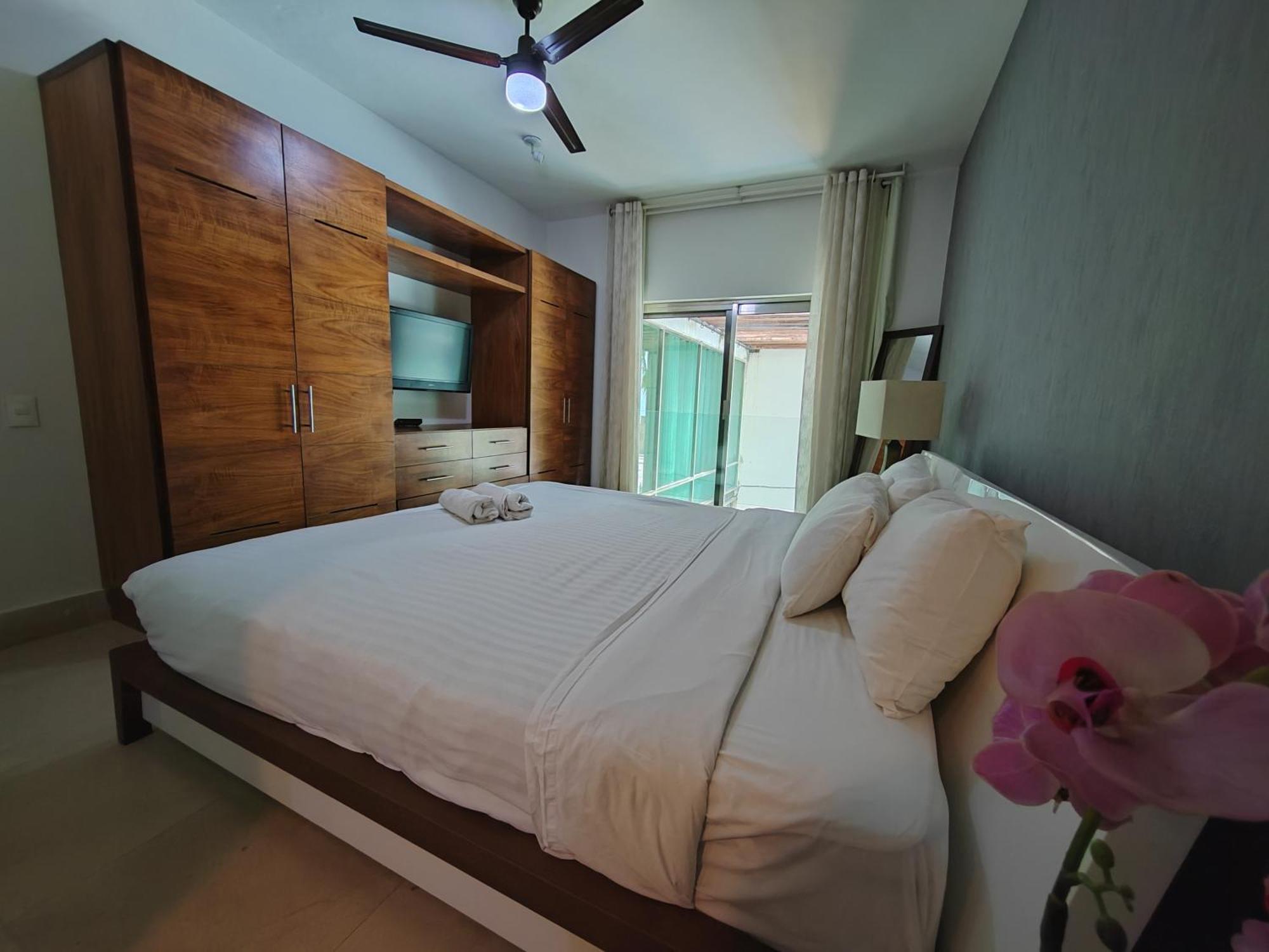 Luxurious & In Playa Steps From The Playa del Carmen