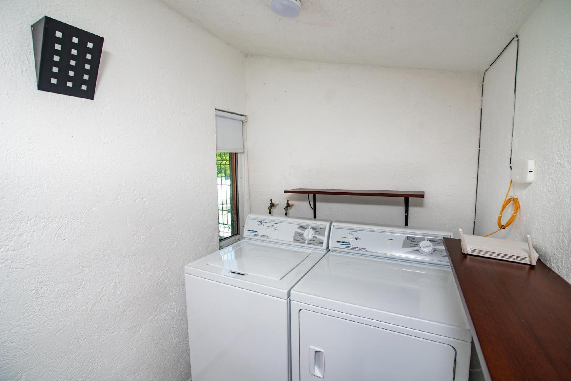 2br Close To The And 1 Block From 5th Av Apartamento *
