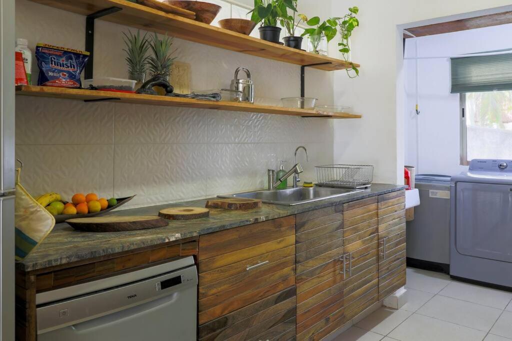 Lovely 2 Bdrm In Gated Community & Pool View Căn hộ