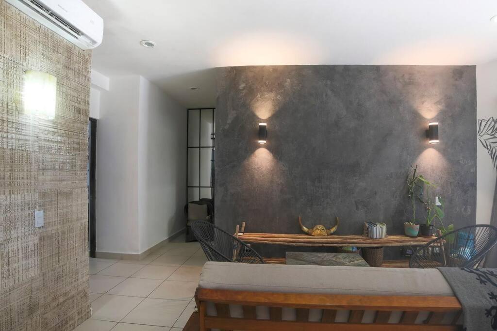 Lovely 2 Bdrm In Gated Community & Pool View *