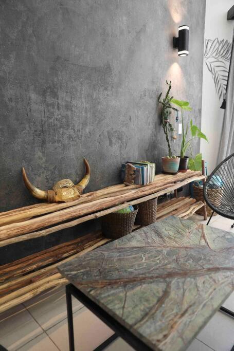 Lovely 2 Bdrm In Gated Community & Pool View Căn hộ *