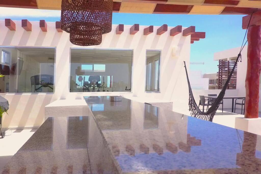 Beautiful Roof Pool & Gym With Ocean Views! Apartment
