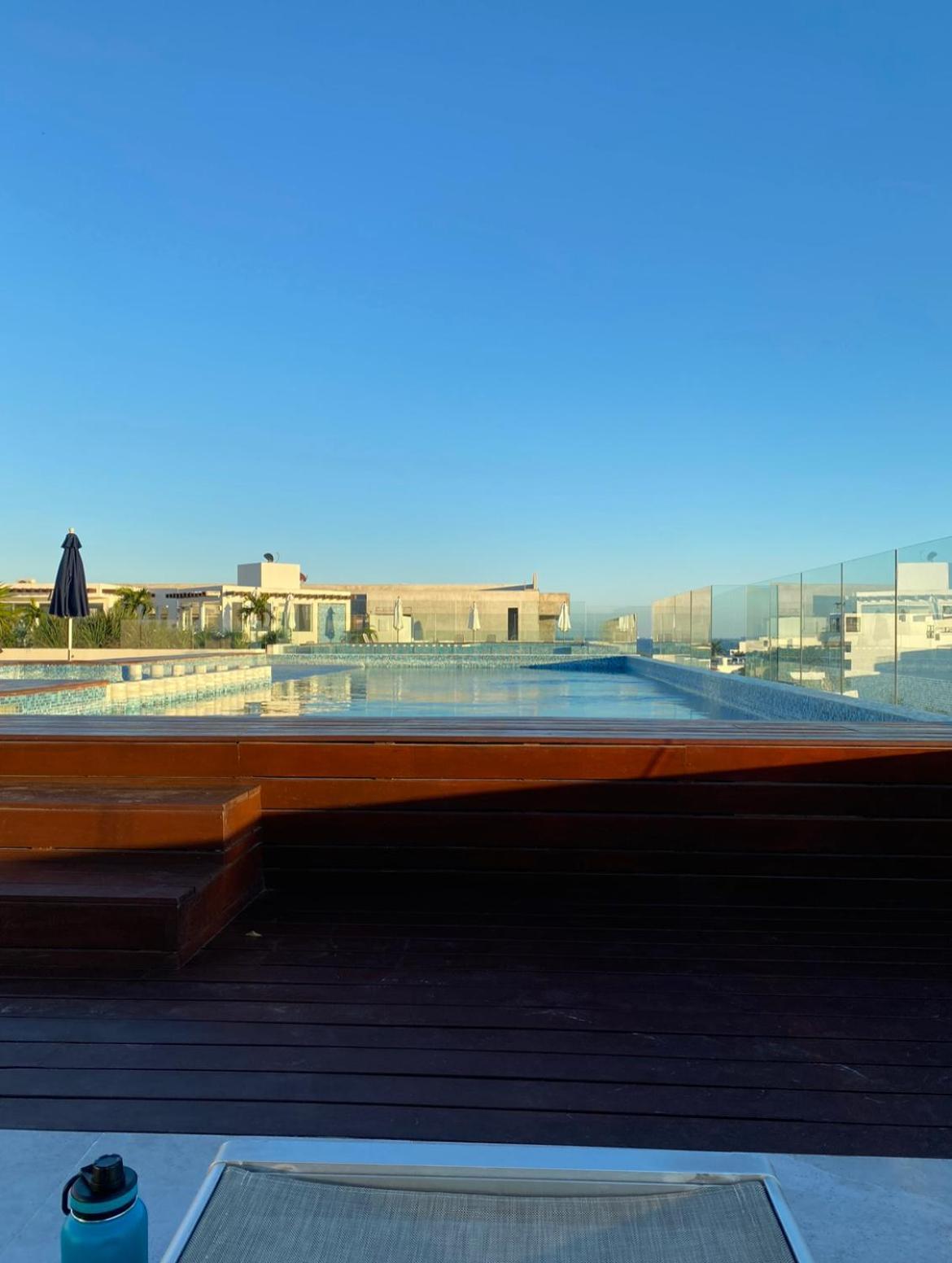 Apartment Beautiful Roof Pool & Gym With Ocean Views! *