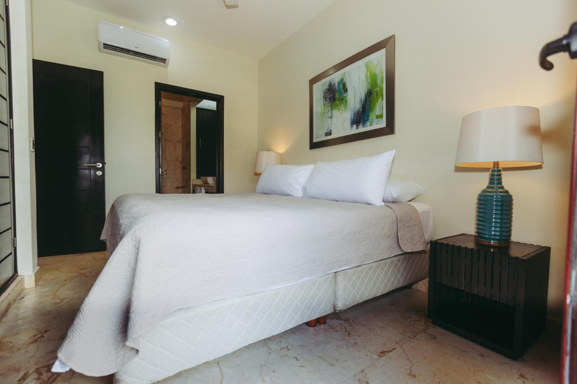 El Faro 204 Surf Two Bedrooms Ocean Front Apartment *