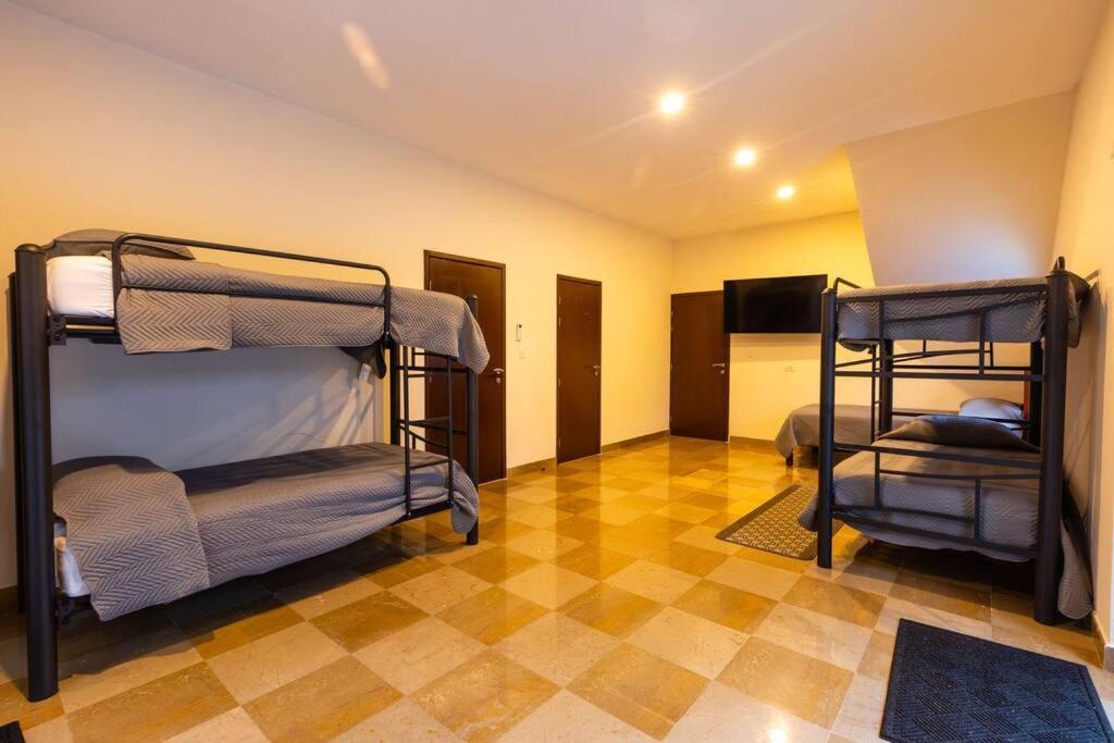 Luxury Spacious 5 Bedroom Villa *