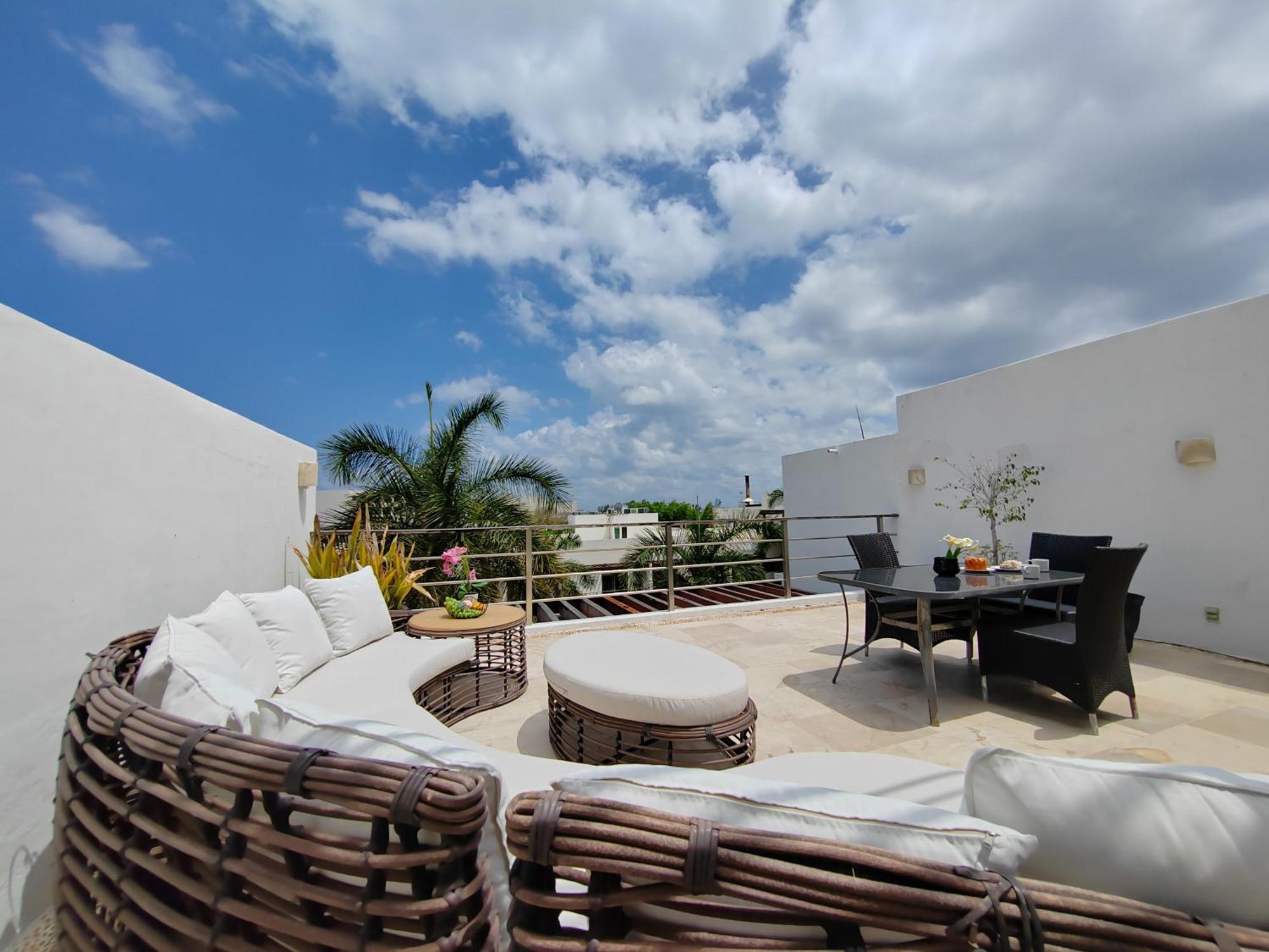 Luxurious & In Playa Steps From The Playa del Carmen