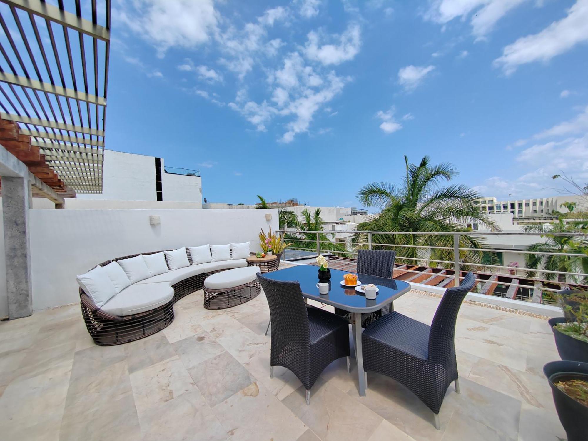 Luxurious & In Playa Steps From The * Playa del Carmen