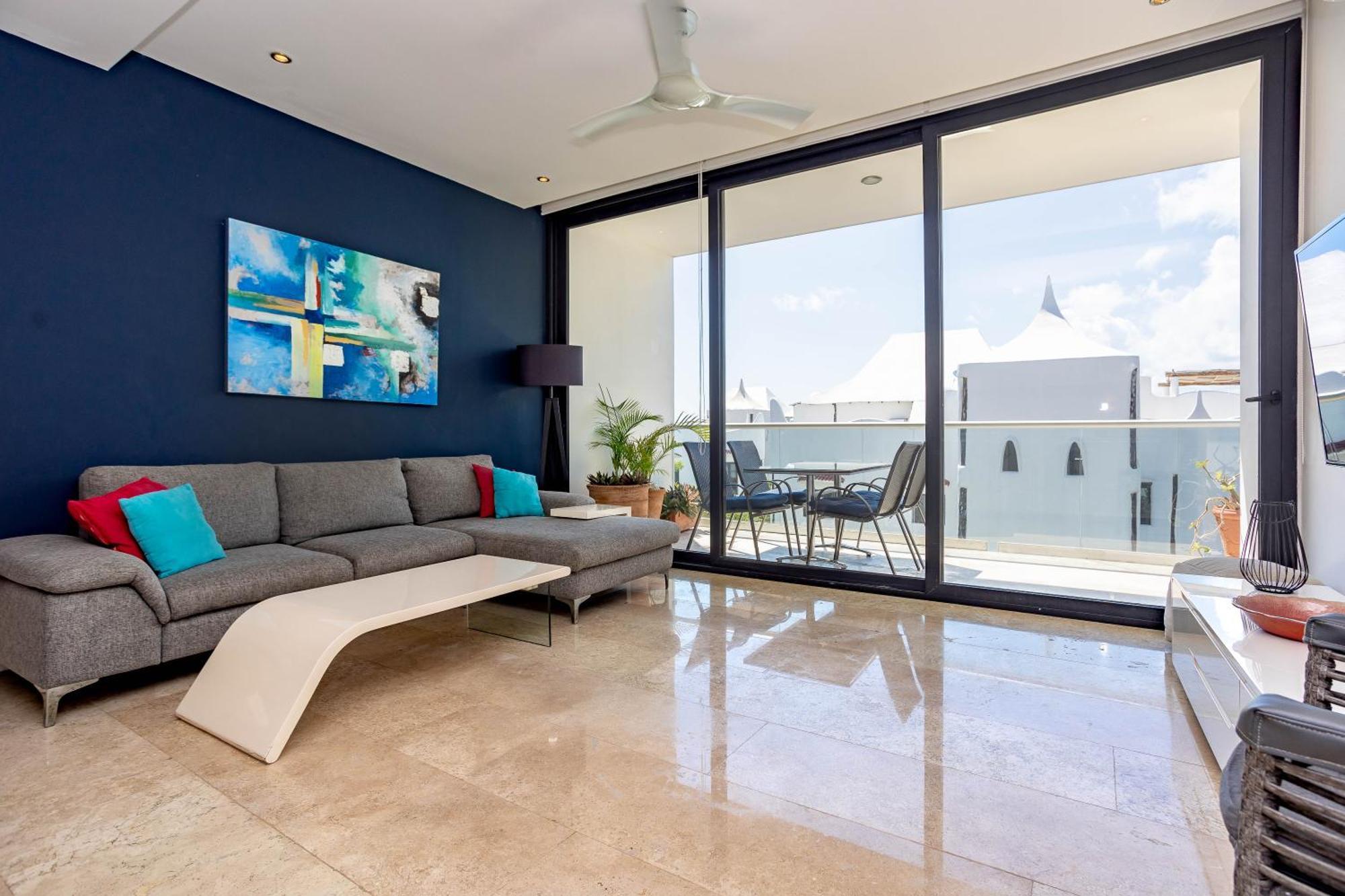 Beautiful 2bd 2bth, Ocean Views Apartment *