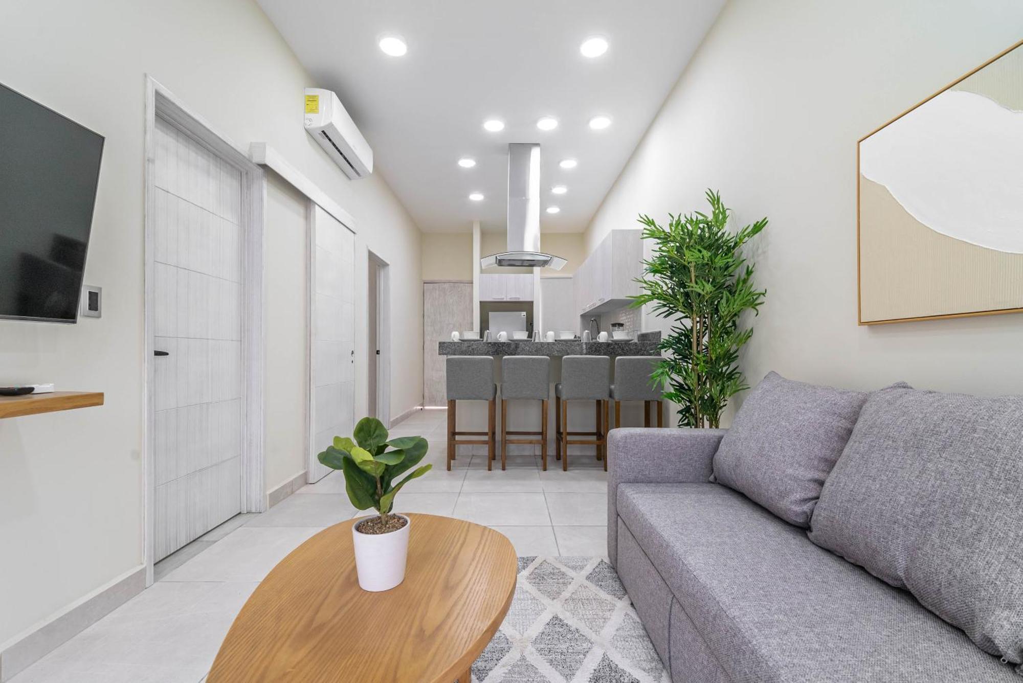 Holiday home 2 Bd With Balcony, Gym, Rooftop Pool, Hot Tub