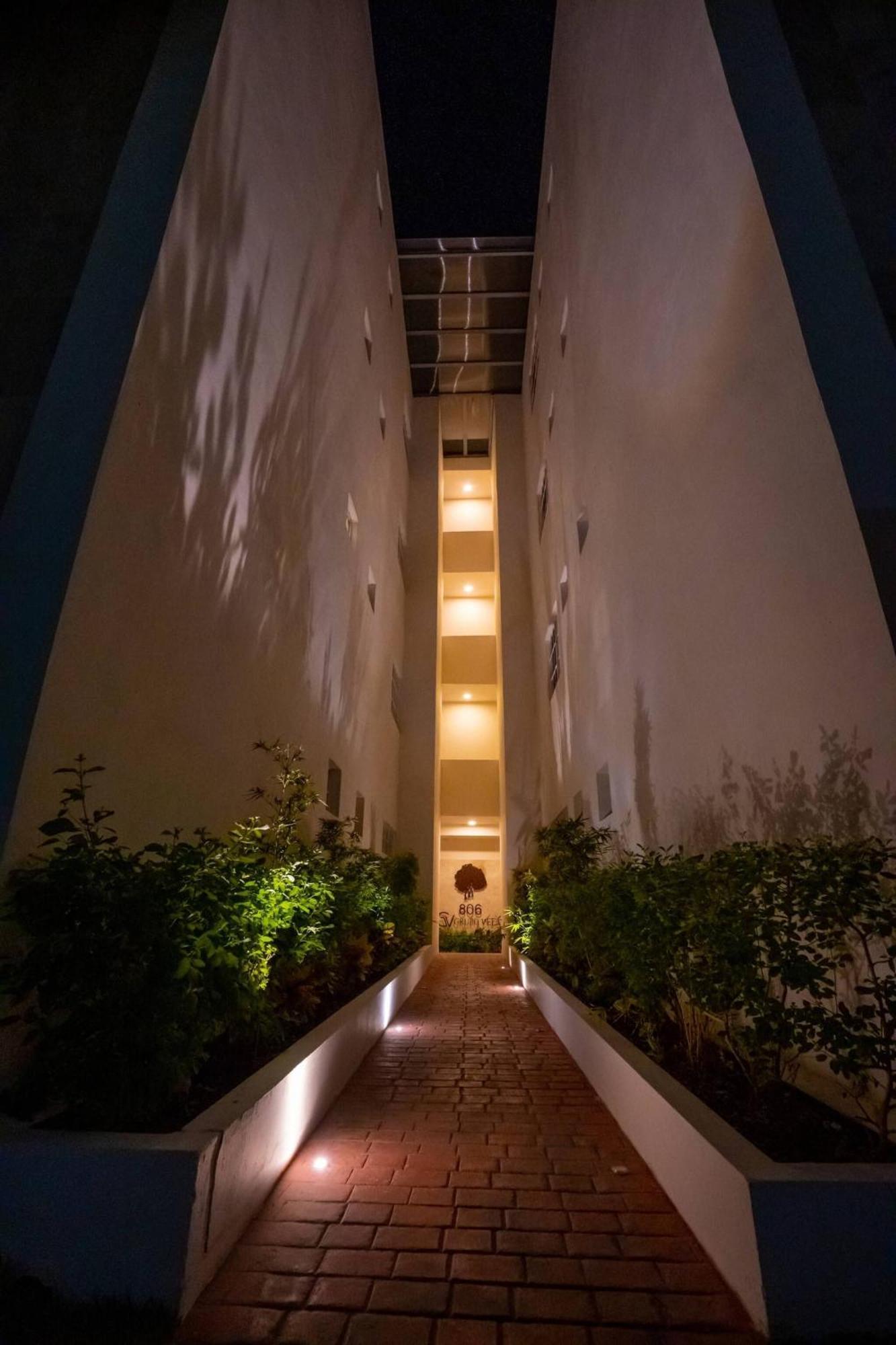 Apartment Luxury With Poll