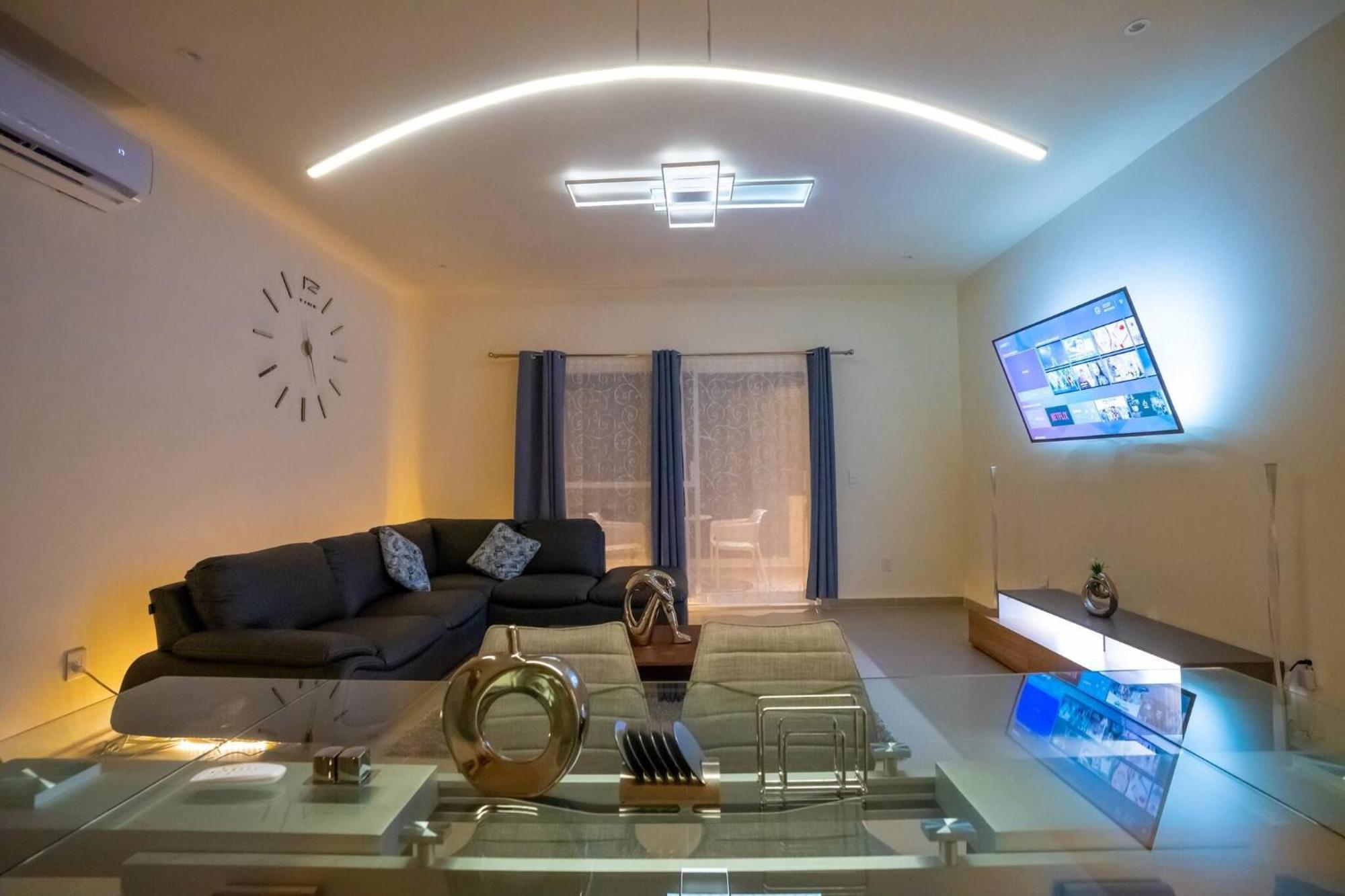Apartment Luxury With Poll