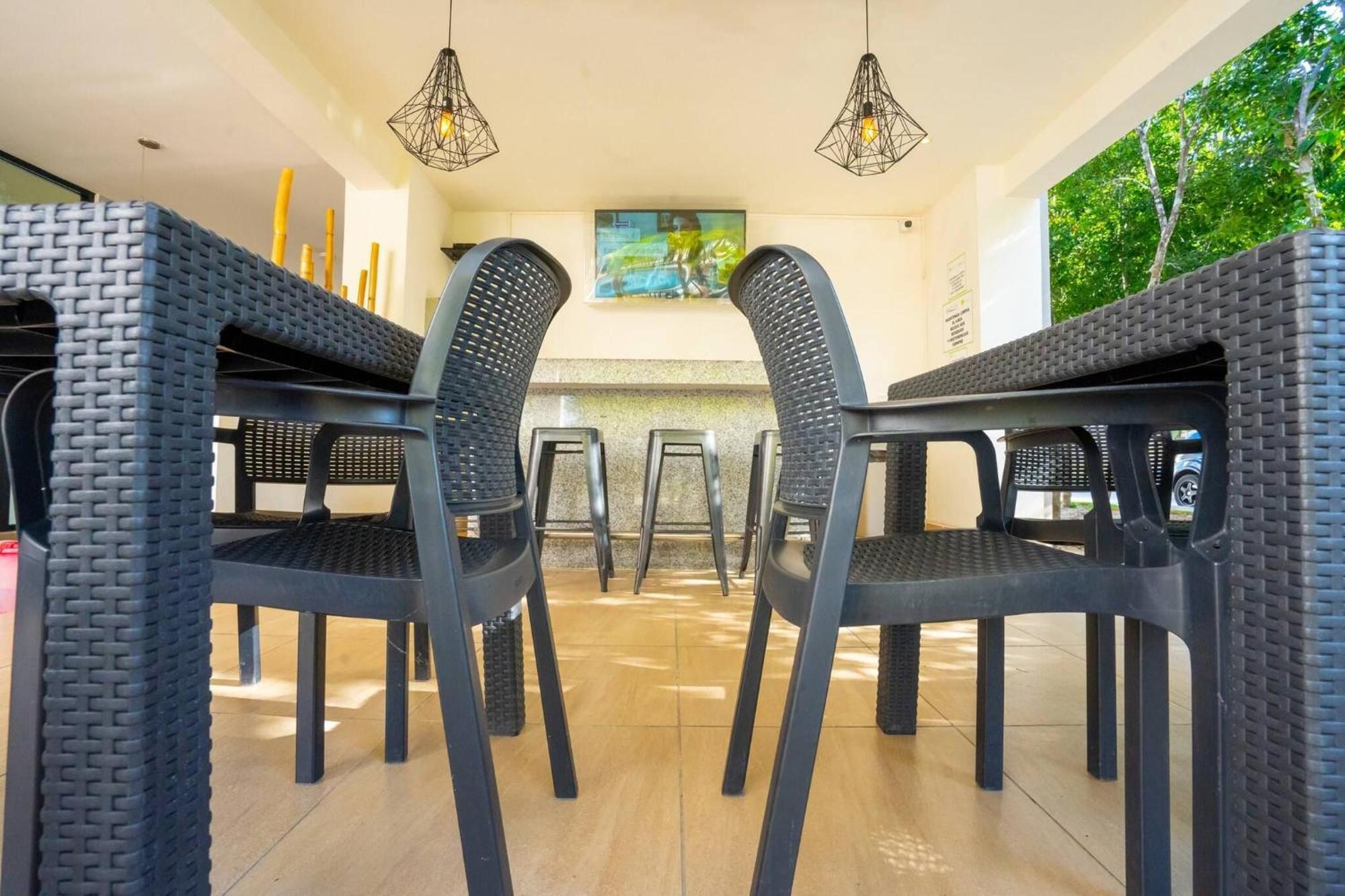 Luxury With Poll Apartment *