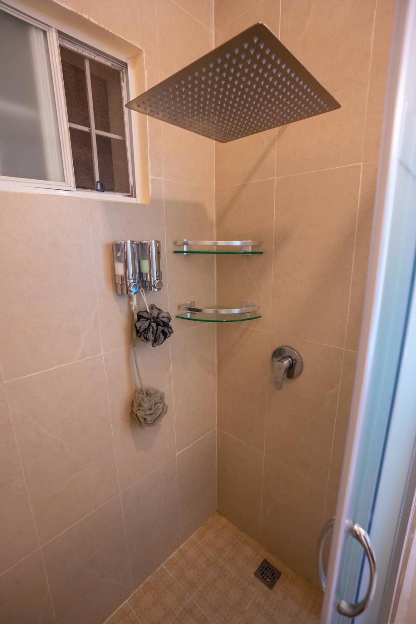 Luxury With Poll Apartment *