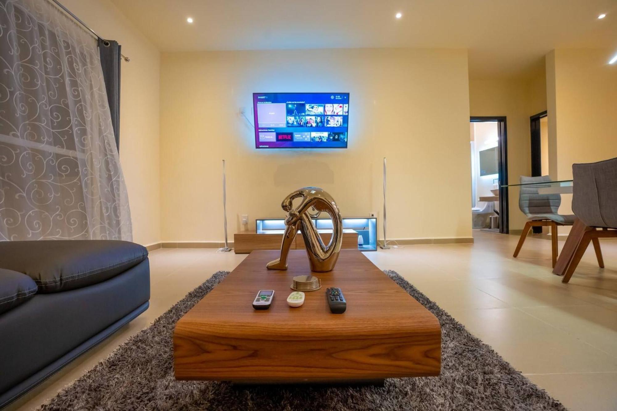 Apartment Luxury With Poll