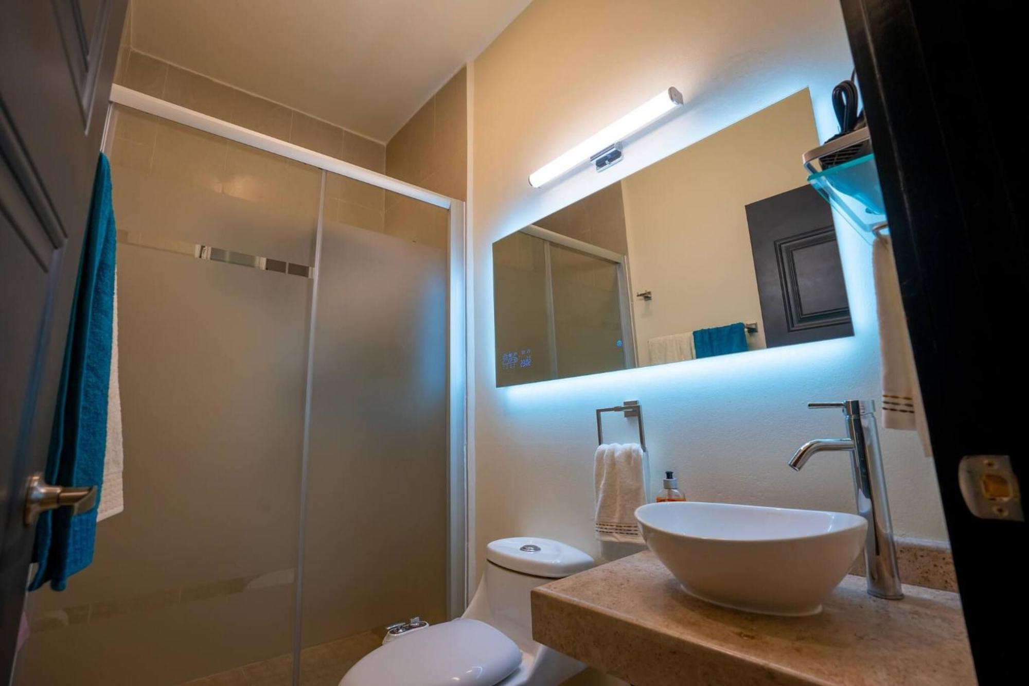 Luxury With Poll Apartment *