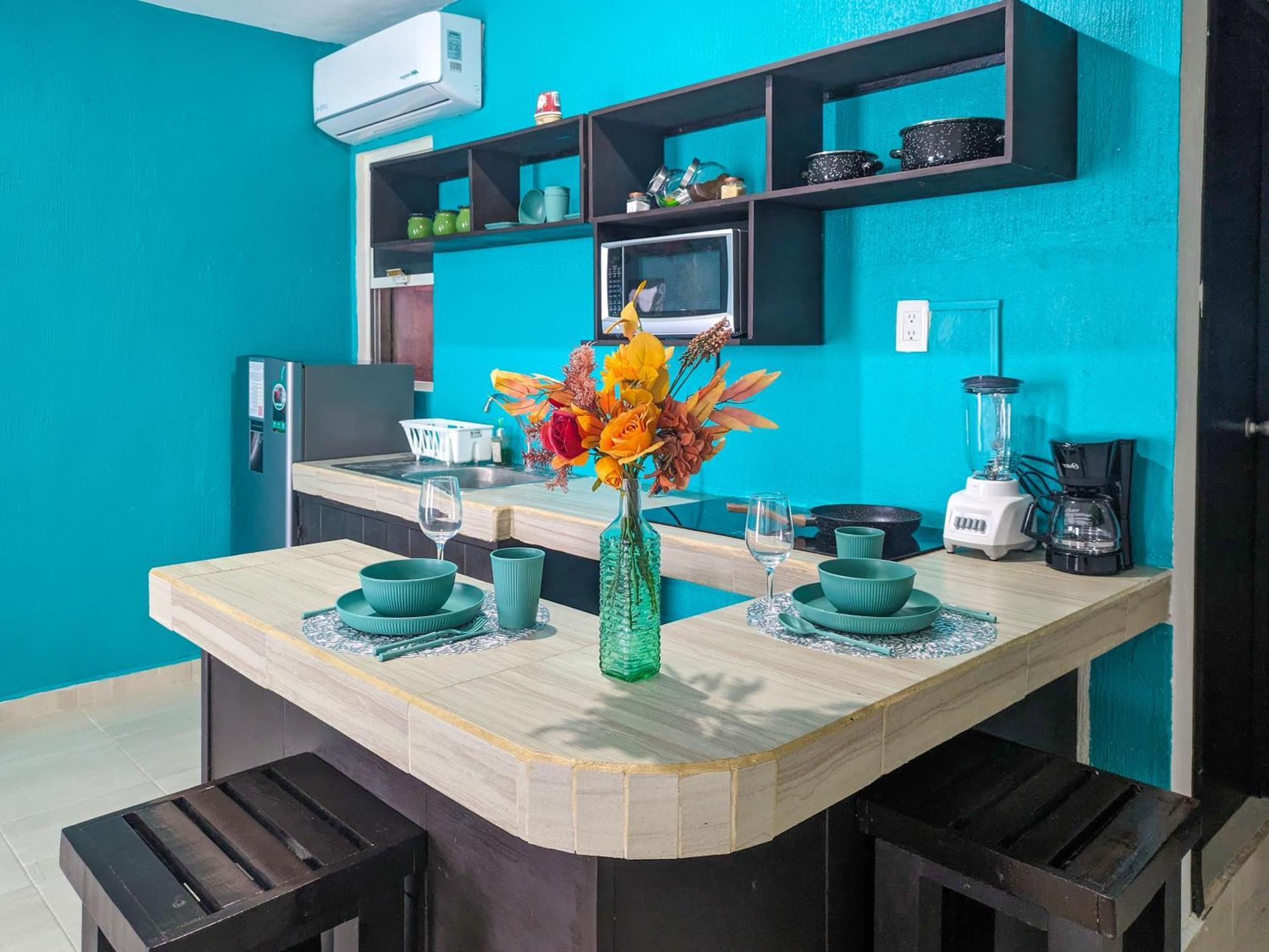 A5 Beachside Bliss Family Hawaiian Themed Quad Kitchen Ac Apartment Playa del Carmen